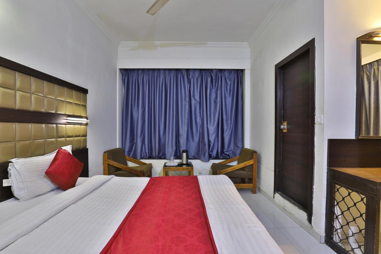 أحمد أباد Hotel Park Land المظهر الخارجي الصورة