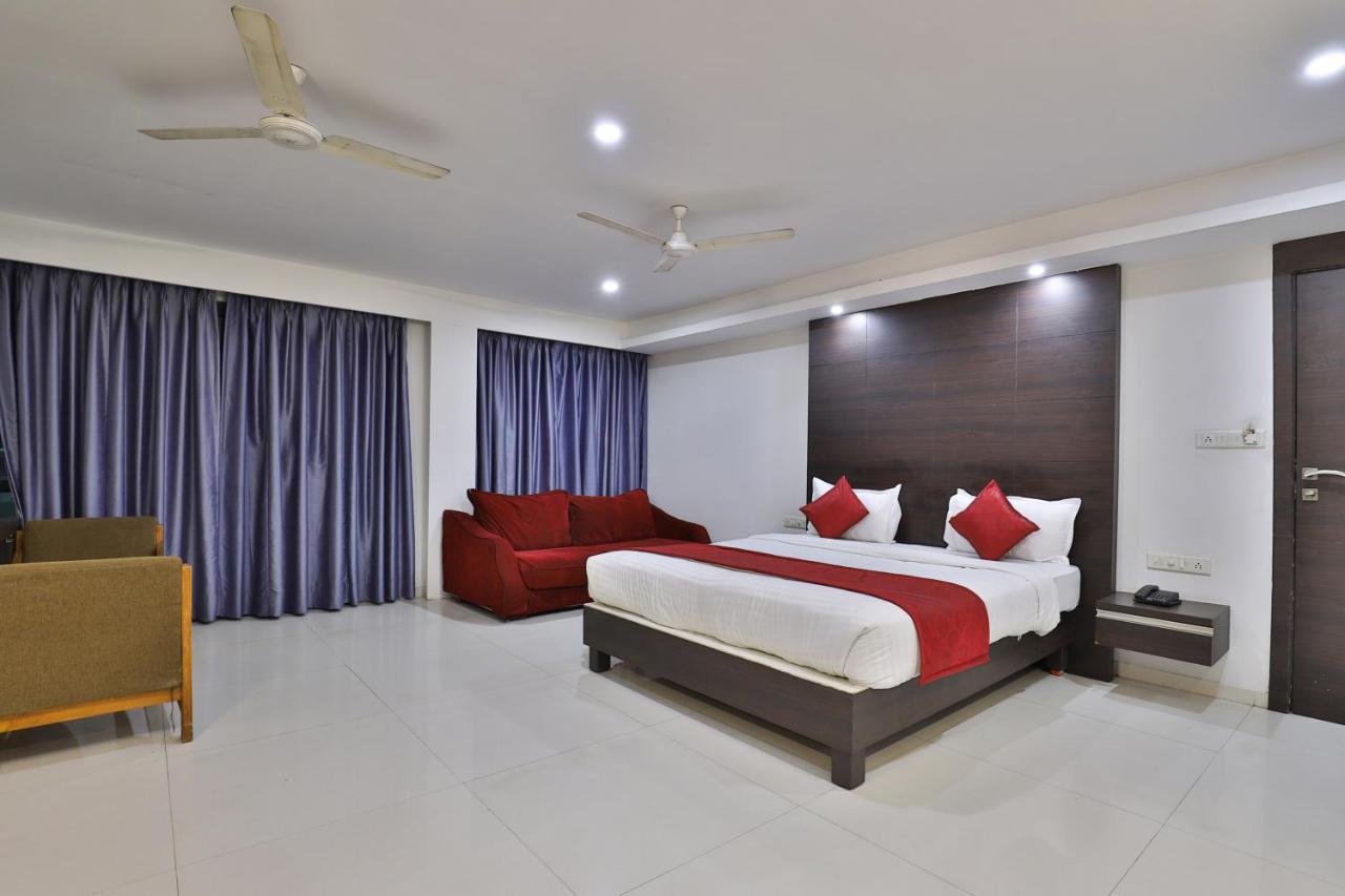 أحمد أباد Hotel Park Land المظهر الخارجي الصورة