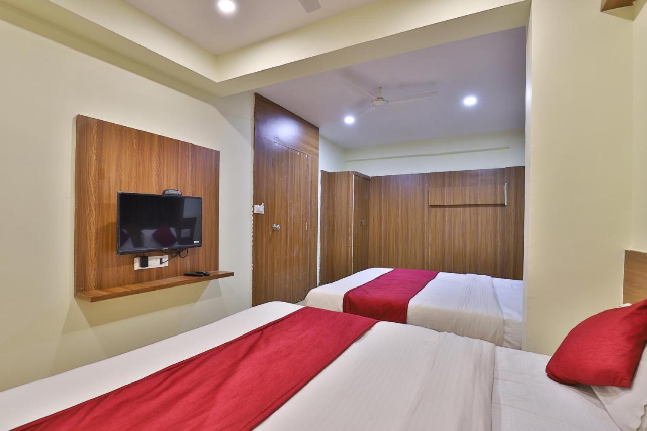 أحمد أباد Hotel Park Land المظهر الخارجي الصورة